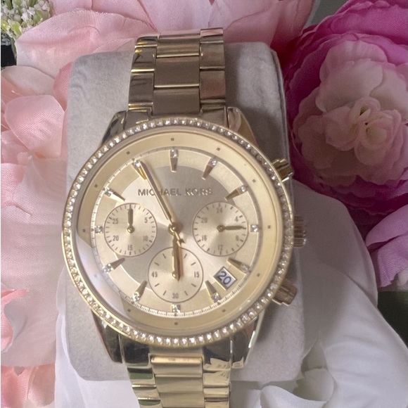 •SALE• Michael Kors authentic watch, BNWT - Picture 1 of 6